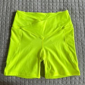 Fabletics v shape work out short